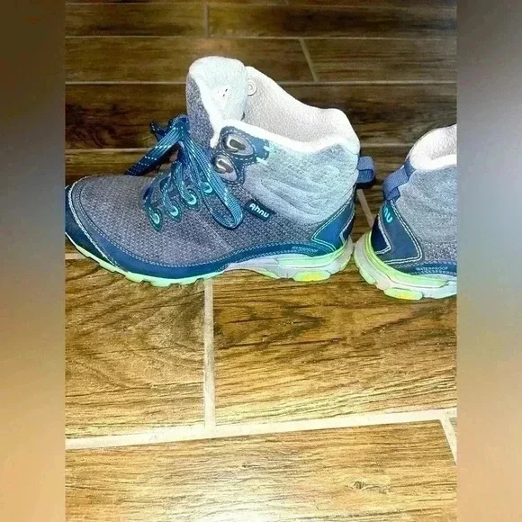 Ahnu hiking boots - Picture 2 of 3